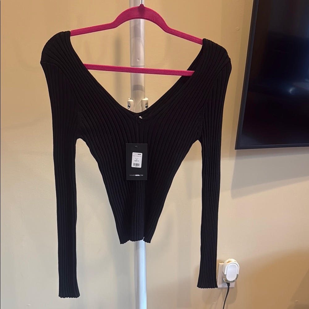 Elegant Black V-Neck Ribbed Top